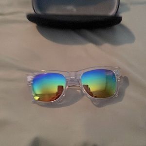 Monochrome clear boat glasses